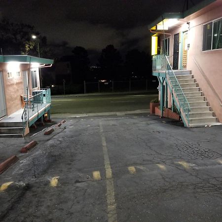 Travis Lodge Motel 16 オークランド エクステリア 写真