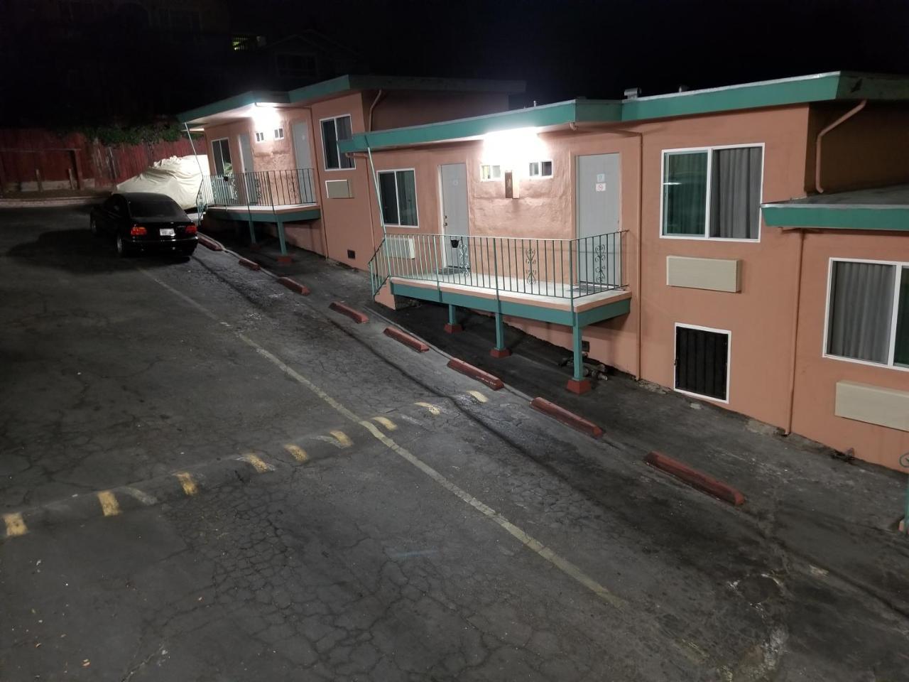 Travis Lodge Motel 16 オークランド エクステリア 写真